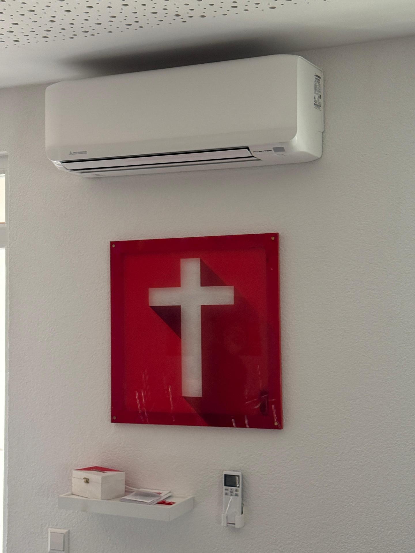 Wandmontierte Split-Klimaanlage installiert im Ostalbkreis